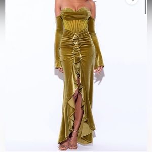 Miss Circle Velvet Gown